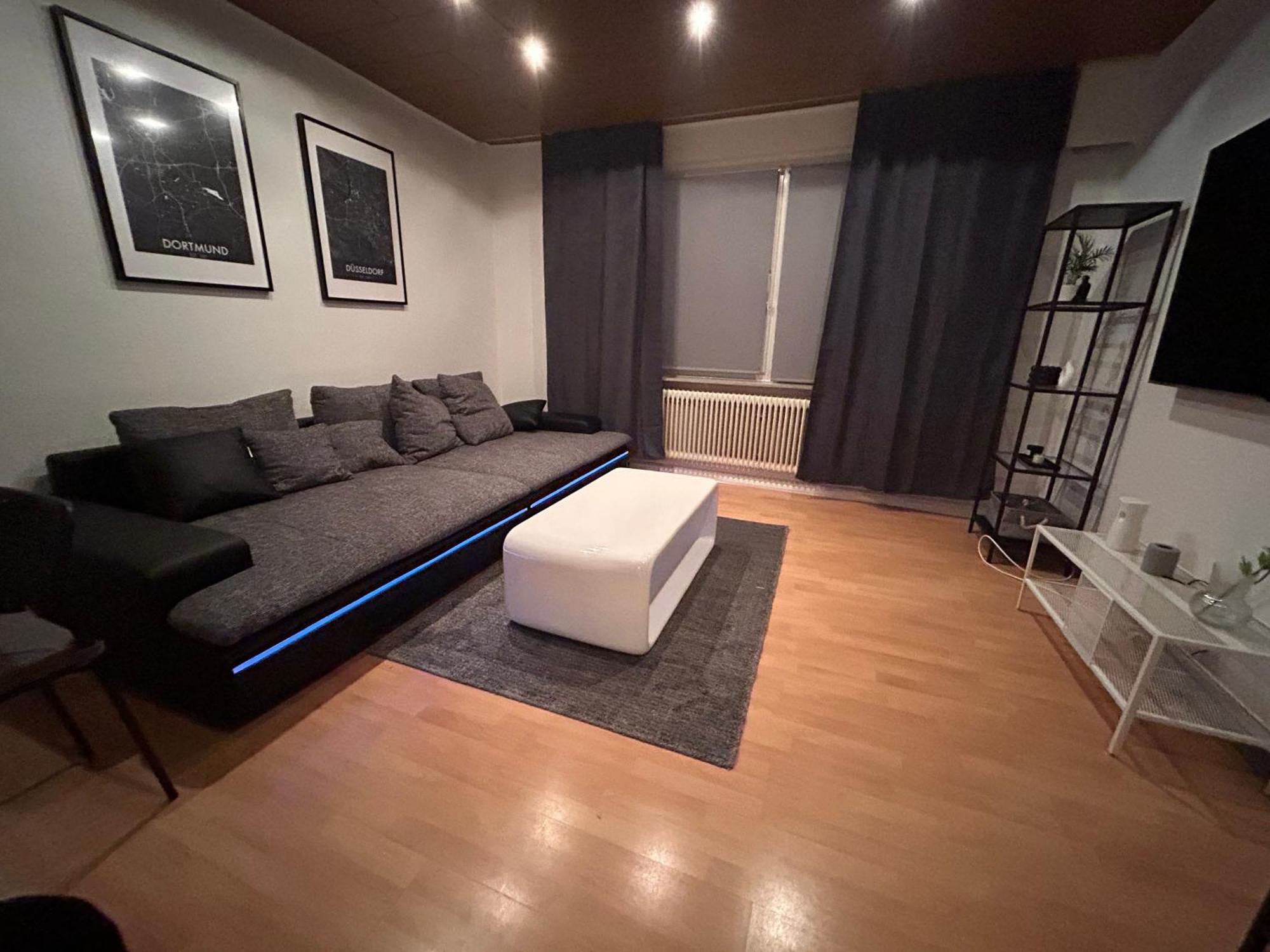 3 In Apartment *